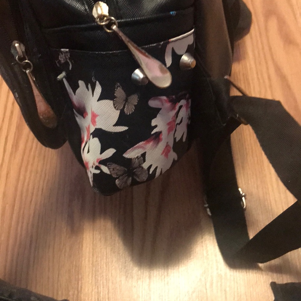 Small Backpack - Picture 4 of 6